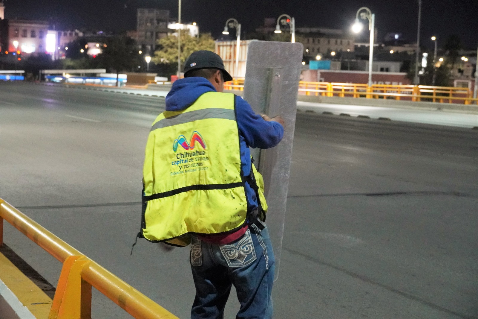 Inicia reparación de muro en intersección de Universidad y Canal