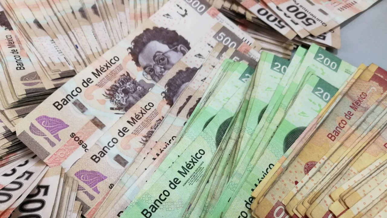 HR Ratings reduce calificación de largo plazo de México