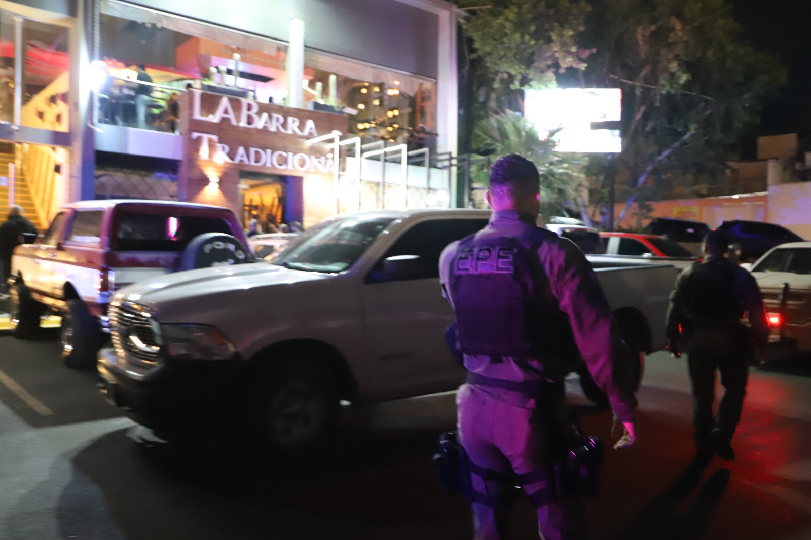 Policía Municipal realiza operativos de revisión en bares y vigilancia