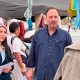 La China Frías y Santiago de la Peña visitan tianguis en la colonia Tarahumara