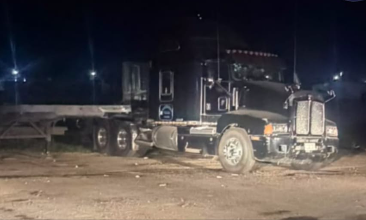 Aseguran tracto camión tras accidente mortal en Jiménez