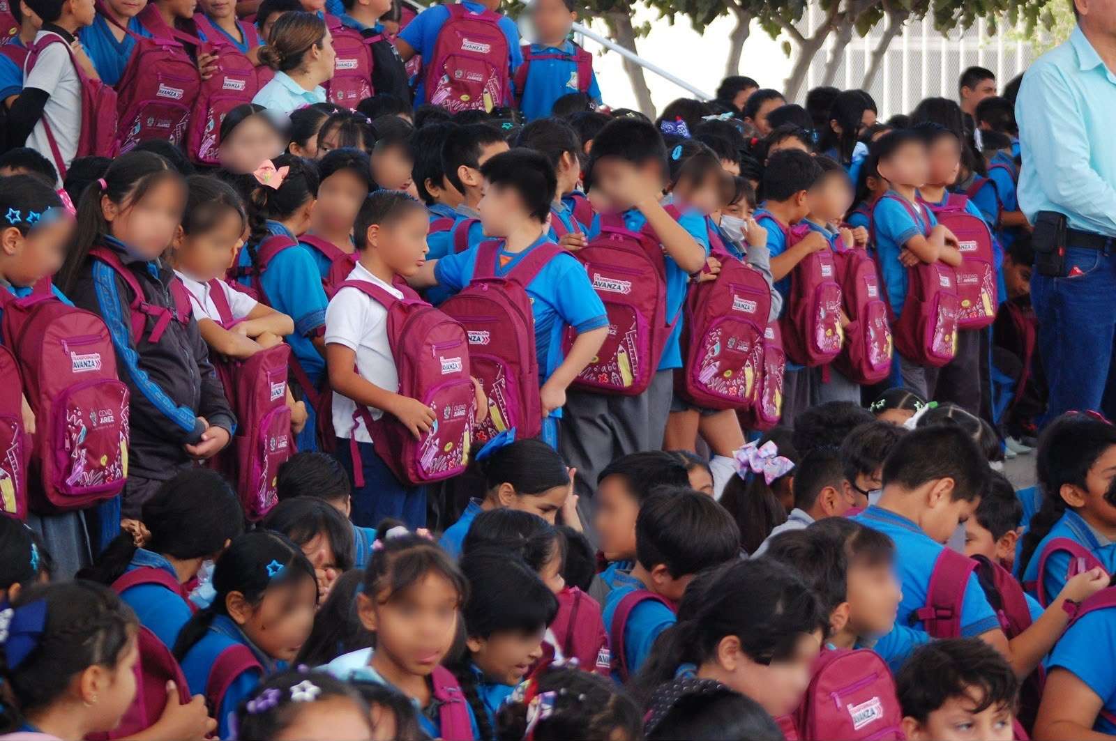 Entrega Municipio más de 7 mil mochilas en 25 escuelas