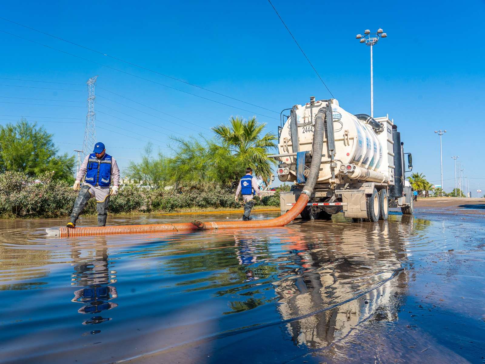 Ha retirado JMAS 2 millones de litros de agua del Puente Centauro en Las Torres