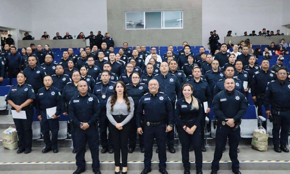 Reconocen a 60 Policías del Mes y a 13 por su trayectoria