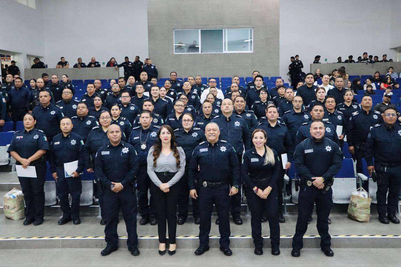 Reconocen a 60 Policías del Mes y a 13 por su trayectoria