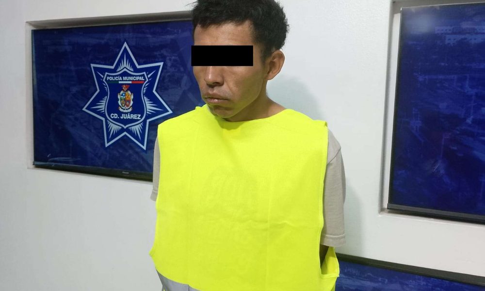Lo detienen en vehículo robado con herramienta en su interior