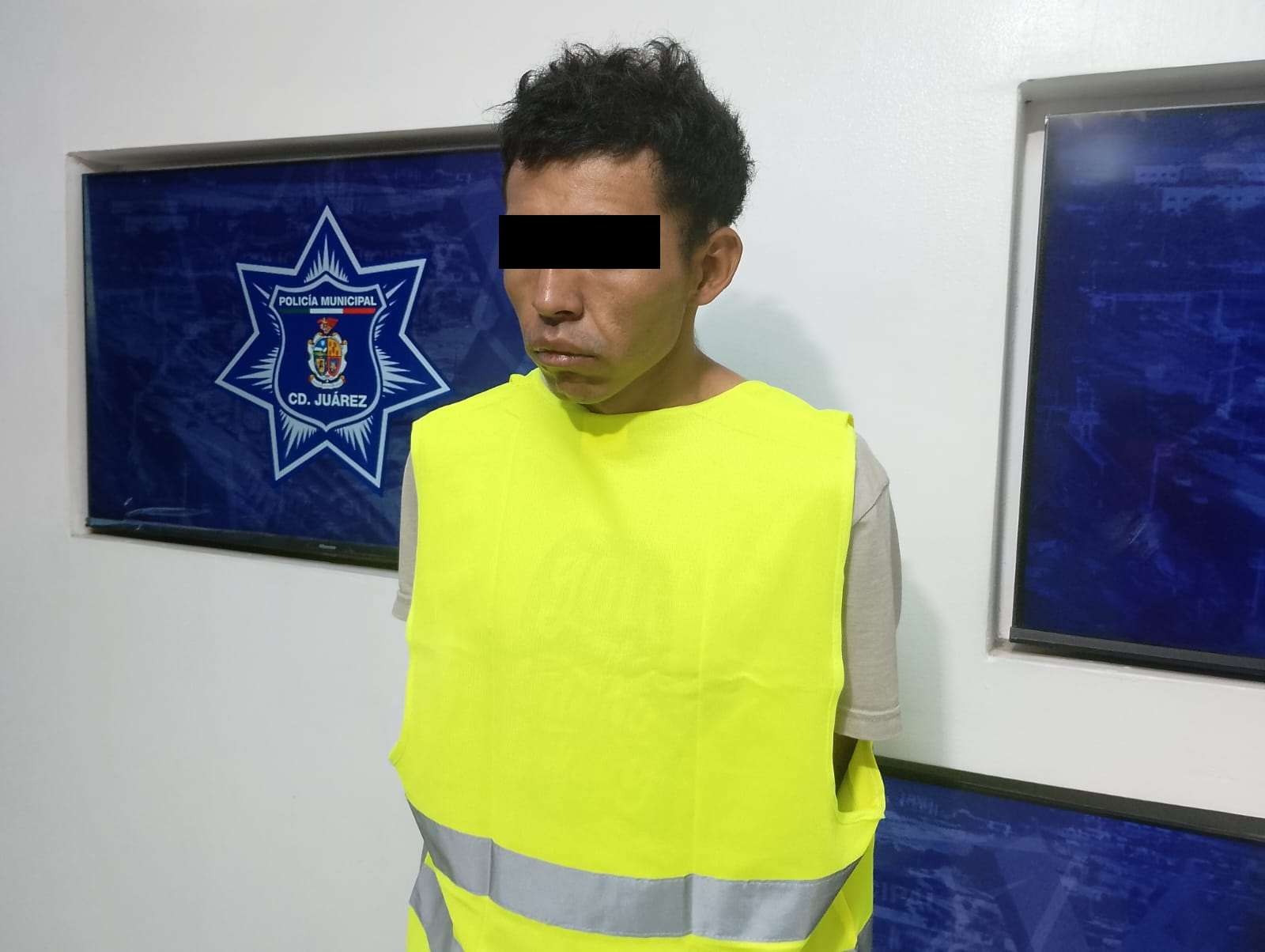 Lo detienen en vehículo robado con herramienta en su interior